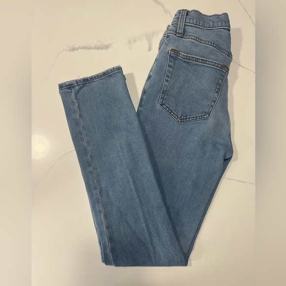A&F | Ultra High Rise 90s Slim Straight Jean 24S - Picture 5 of 6